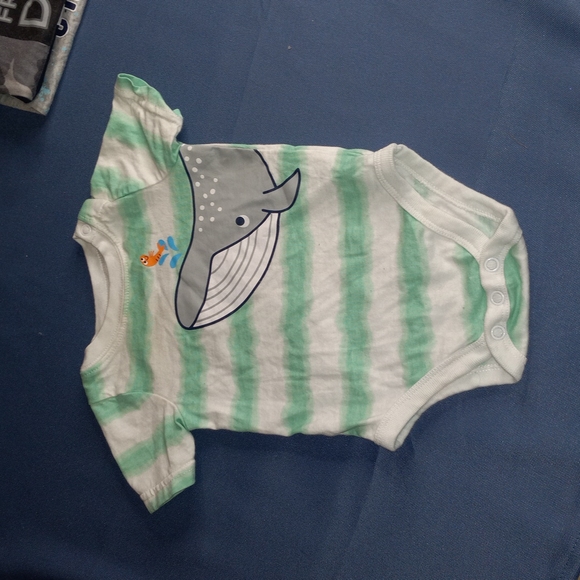 4 bodysuits - Picture 5 of 5